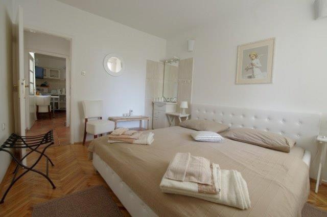 Apartments Lorenandreja Rab Town Bagian luar foto